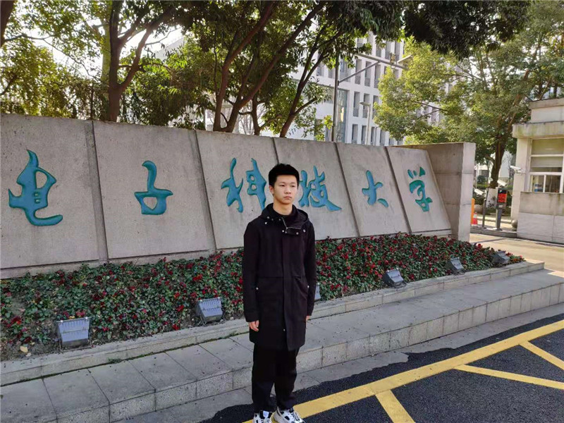 游麒——电子科技大学_副本.jpg